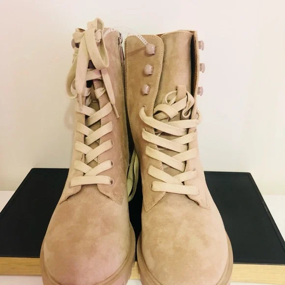 NWT ladies Boots WTH Hat - Picture 10 of 10